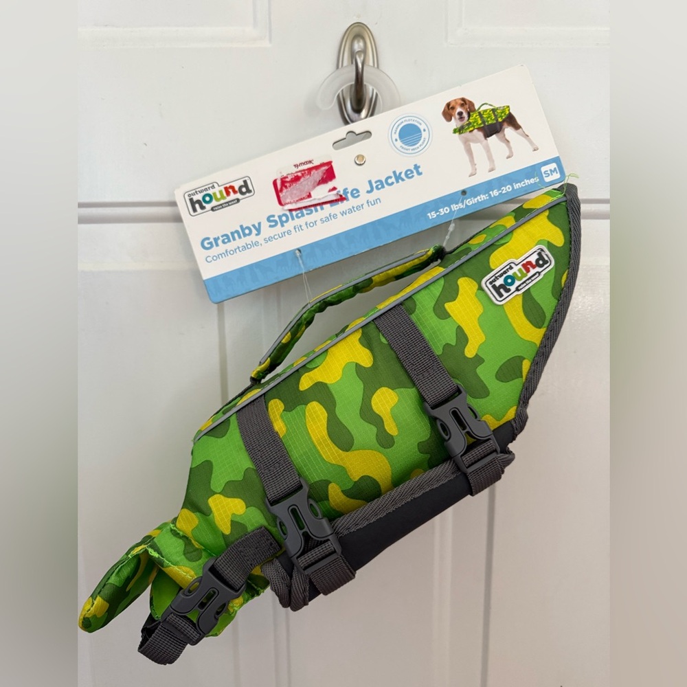 NEW Outward Hound Dog Life Jacket Small 16-20in Girth Granby Splash Camo Pool